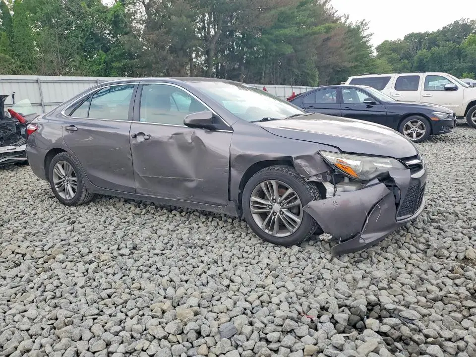 2015 TOYOTA CAMRY SE  