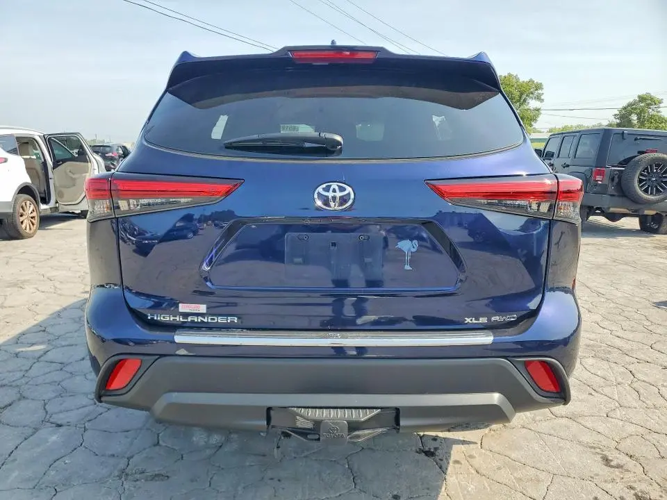 2022 TOYOTA HIGHLANDER XLE  