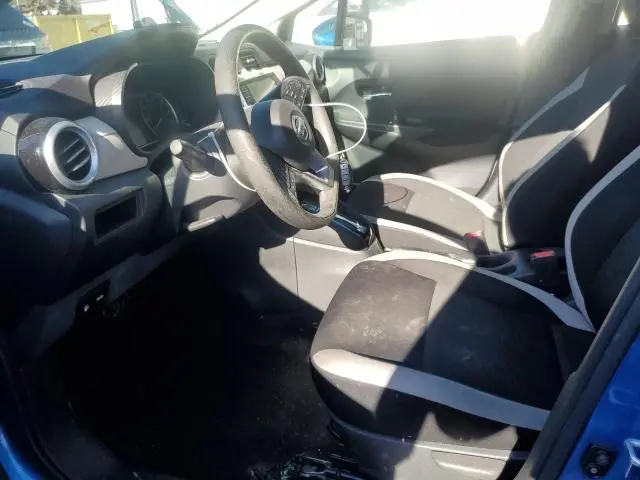 2022 NISSAN VERSA SV  