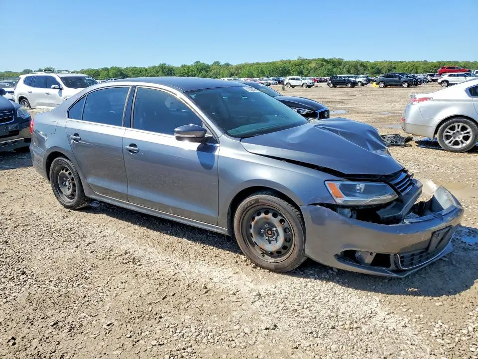 2013 VOLKSWAGEN JETTA SE  
