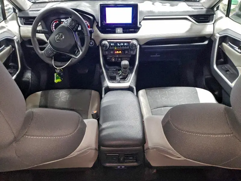 2025 TOYOTA RAV4 XLE  