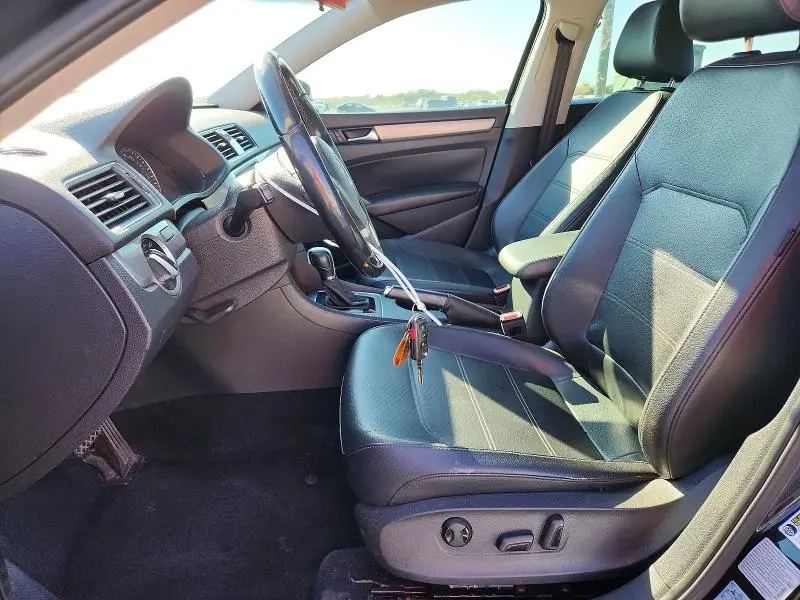 2015 VOLKSWAGEN PASSAT S  
