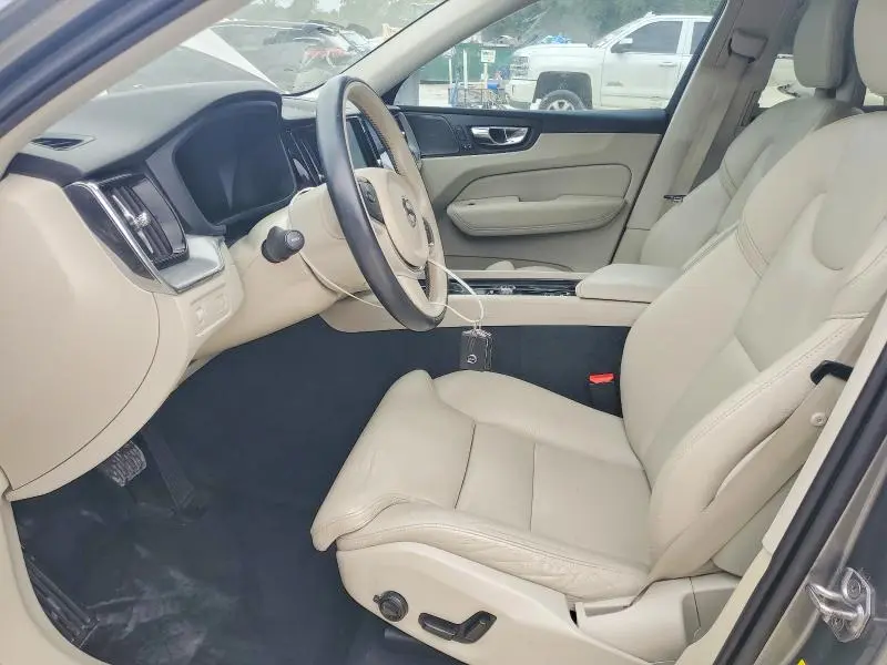 2019 VOLVO XC60 T5 MOMENTUM  