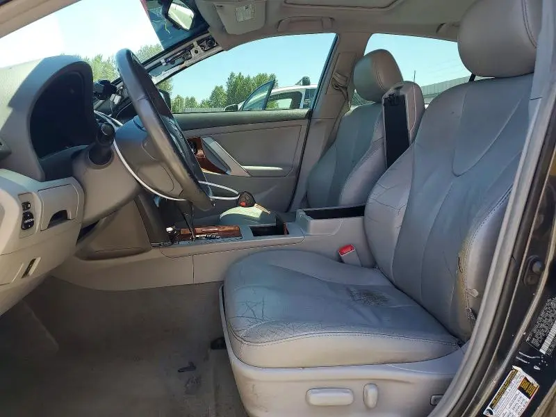 2011 TOYOTA CAMRY XLE  