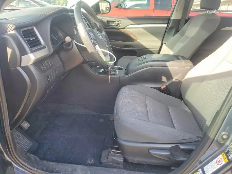 2019 TOYOTA HIGHLANDER LE  