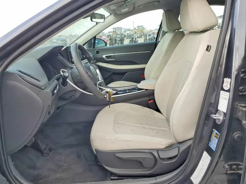 2023 HYUNDAI SONATA SE  