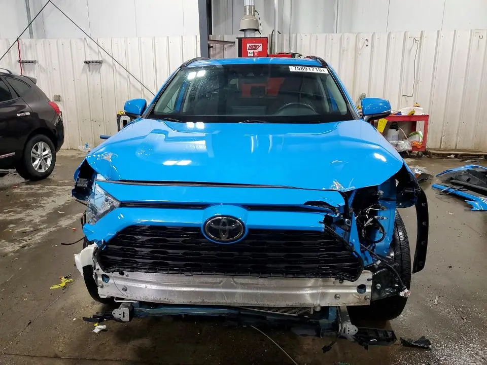 2019 TOYOTA RAV4 XLE  
