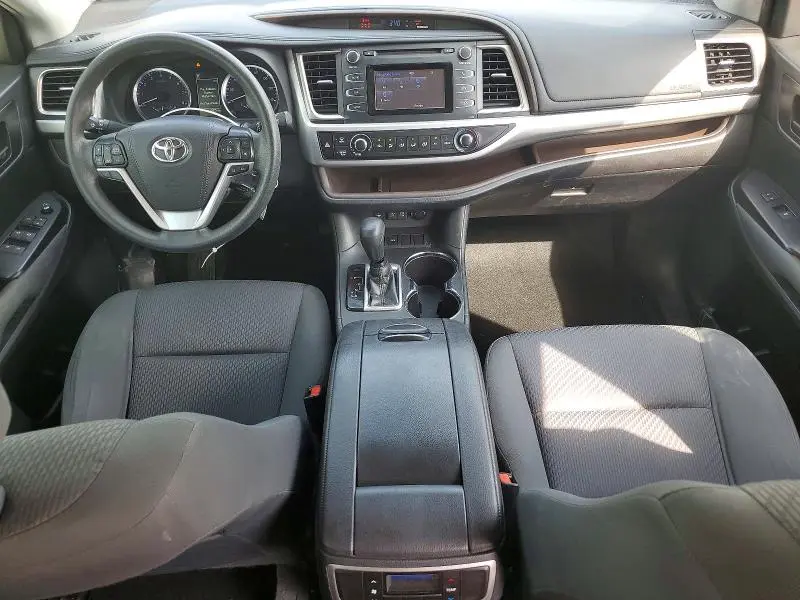 2019 TOYOTA HIGHLANDER LE  