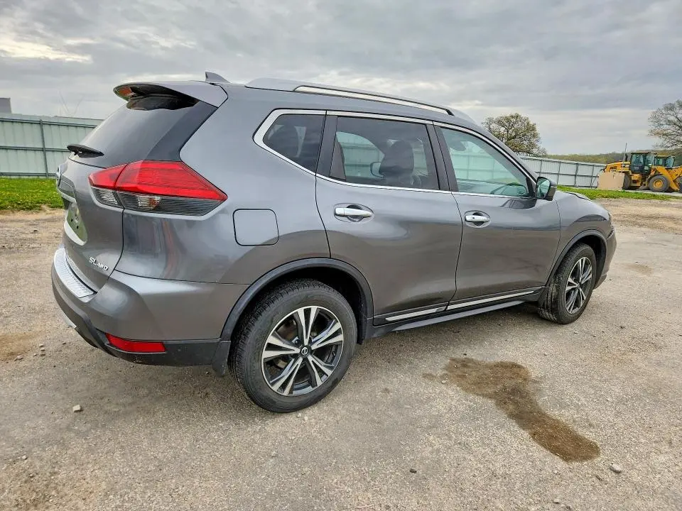 2017 NISSAN ROGUE SL  