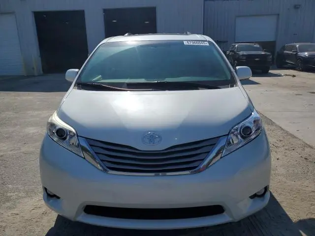2017 TOYOTA SIENNA XLE  