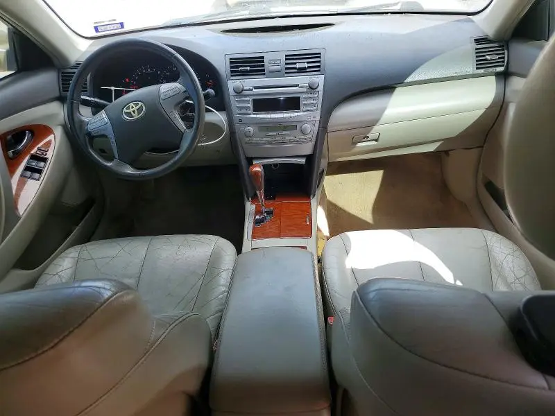 2011 TOYOTA CAMRY XLE  