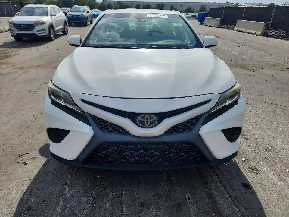 2019 TOYOTA CAMRY SE  