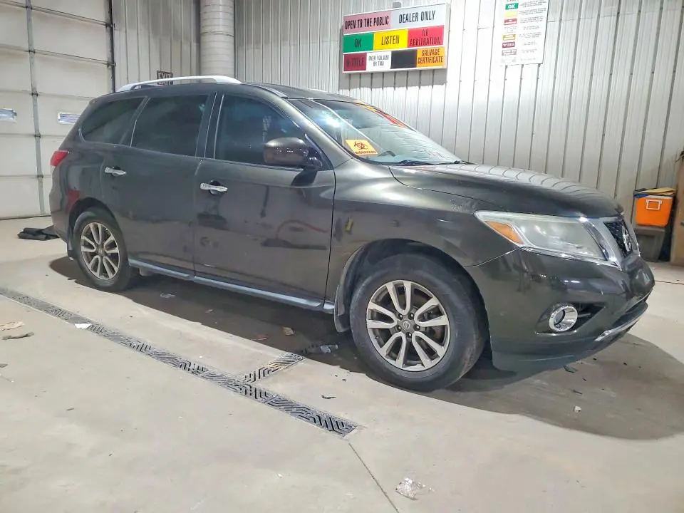 2015 NISSAN PATHFINDER SV  