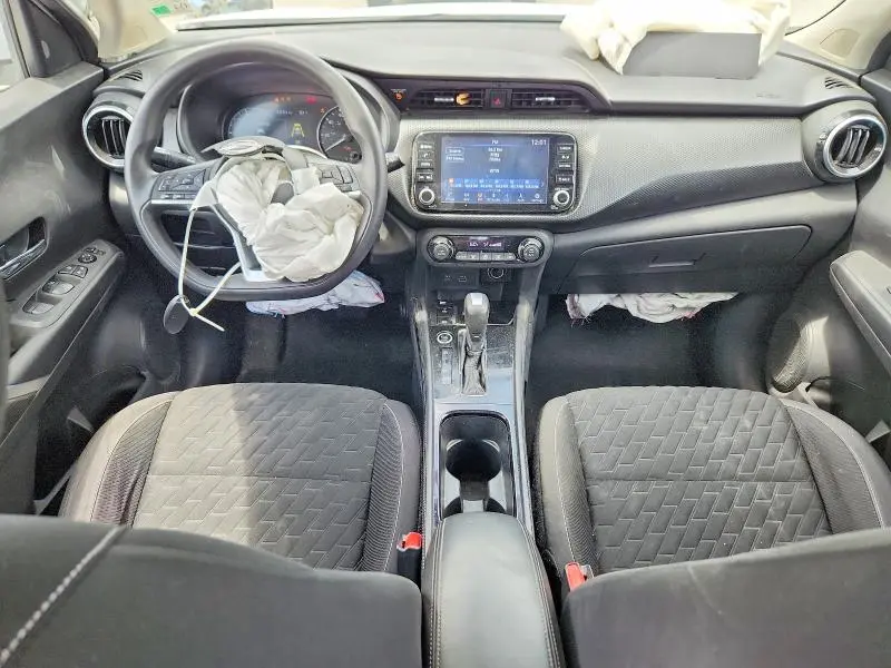 2022 NISSAN KICKS SV  