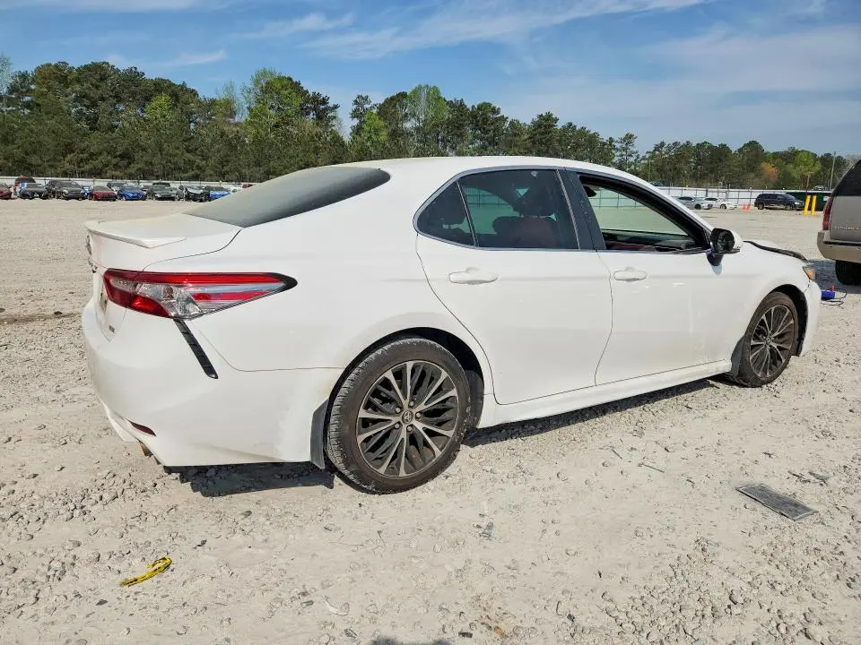 2018 TOYOTA CAMRY SE  