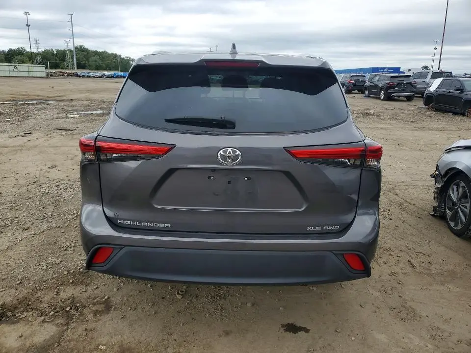 2022 TOYOTA HIGHLANDER XLE  