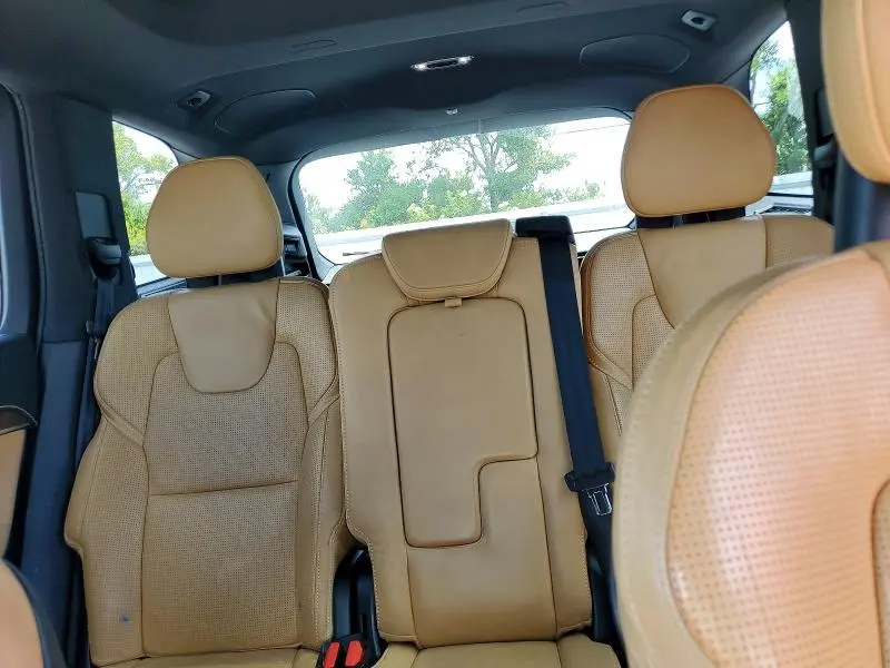 2017 VOLVO XC90 T8  