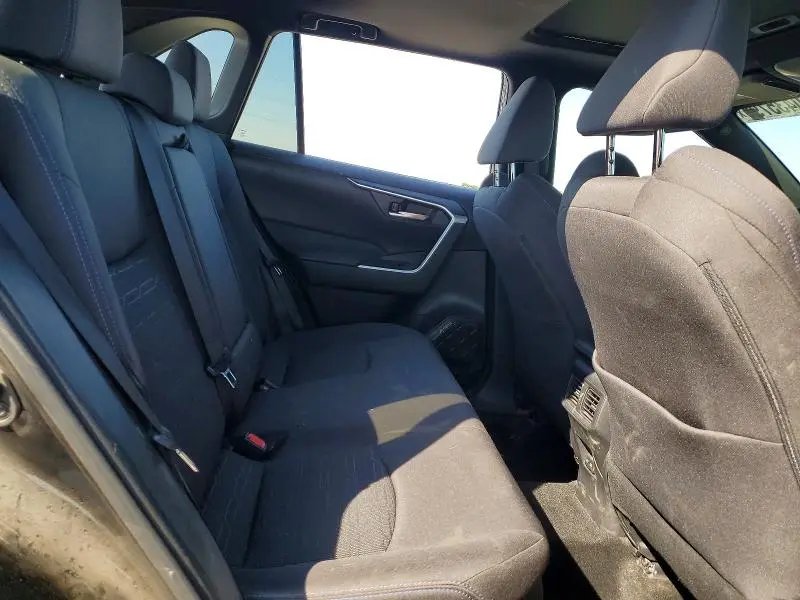 2023 TOYOTA RAV4 SE  