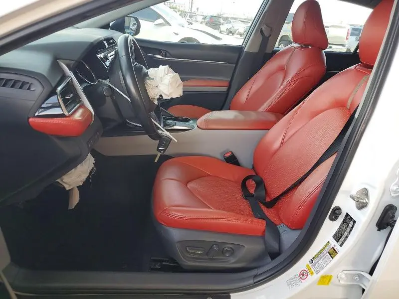 2018 TOYOTA CAMRY SE  