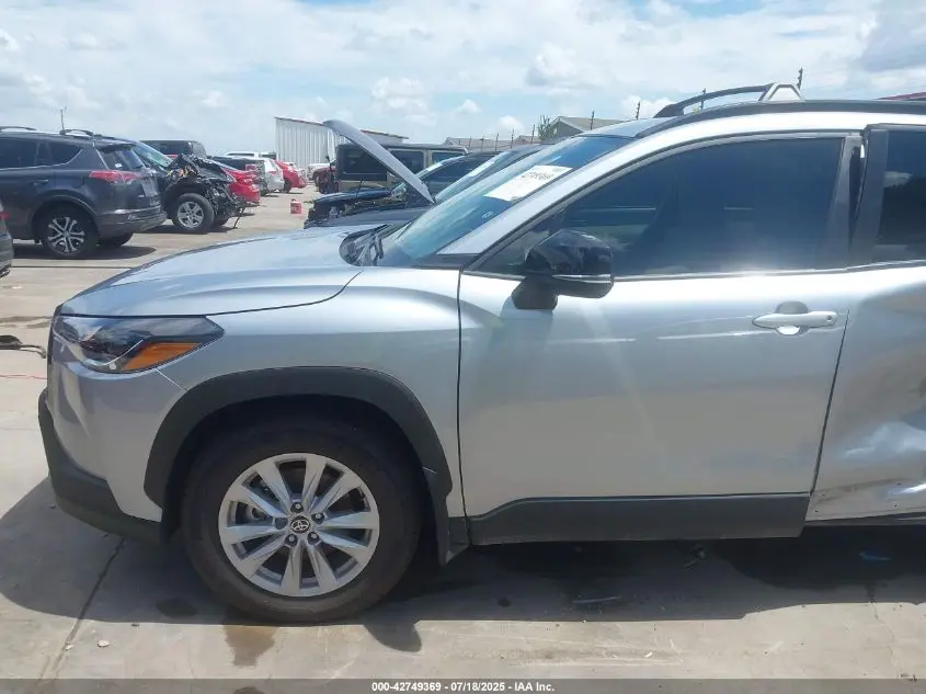 2025 TOYOTA COROLLA CROSS LE
