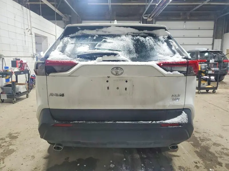 2020 TOYOTA RAV4 XLE  