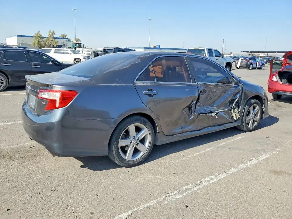 2014 TOYOTA CAMRY SE  