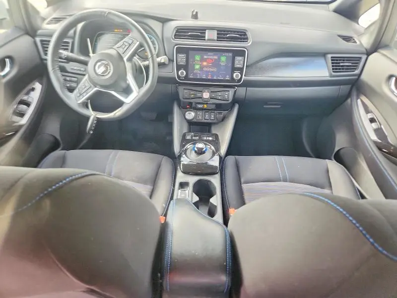 2020 NISSAN LEAF SV  