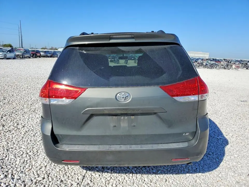 2012 TOYOTA SIENNA LE 8-PASSENGER  