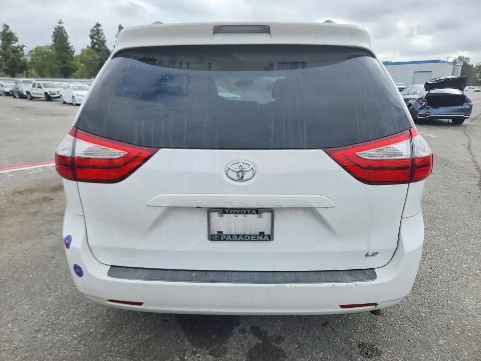 2015 TOYOTA SIENNA LE  