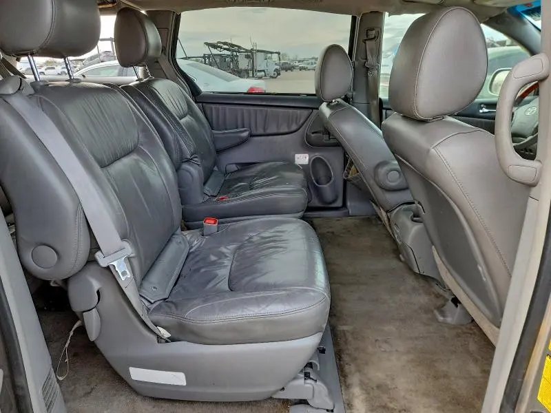 2010 TOYOTA SIENNA XLE  