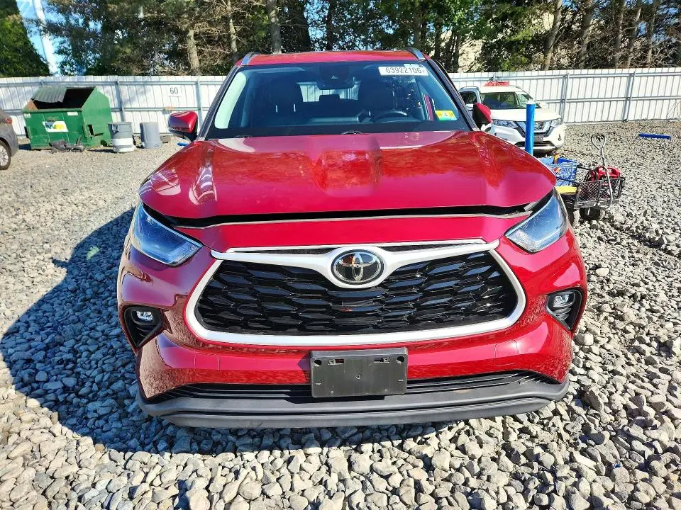 2021 TOYOTA HIGHLANDER XLE  