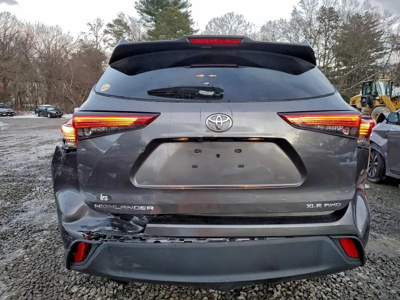 2022 TOYOTA HIGHLANDER XLE  