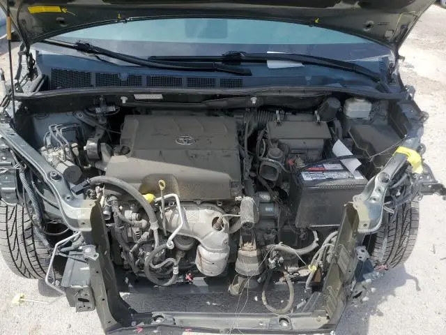 2013 TOYOTA SIENNA XLE  
