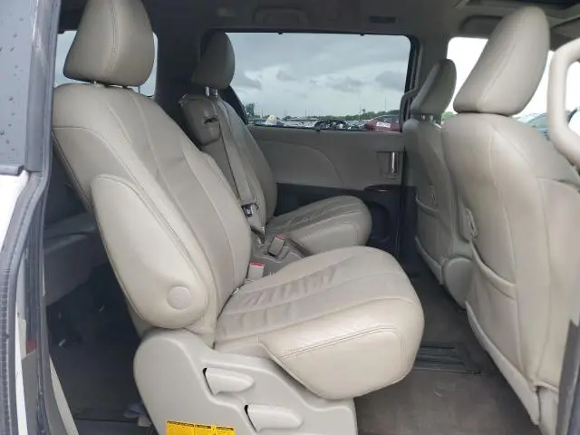 2014 TOYOTA SIENNA XLE  