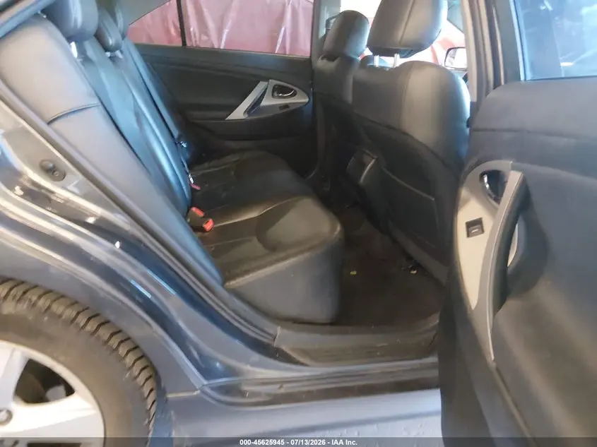 2011 TOYOTA CAMRY SE