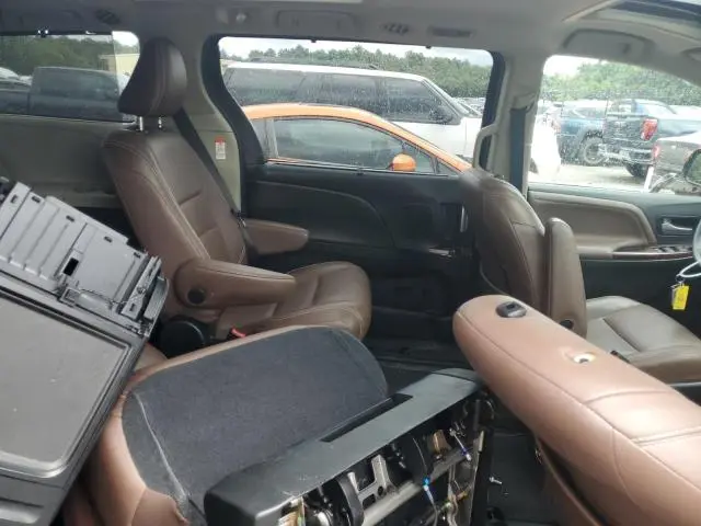 2017 TOYOTA SIENNA XLE  