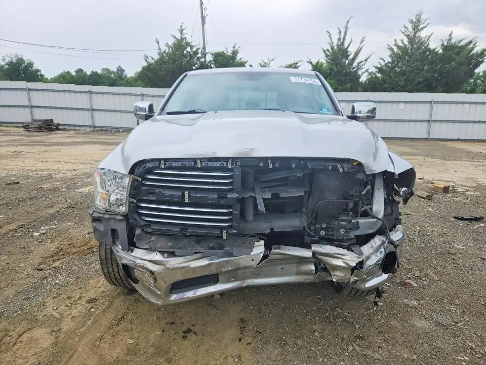 2016 RAM 1500 SLT  