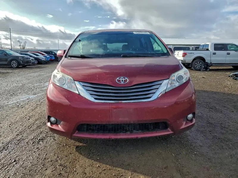 2015 TOYOTA SIENNA XLE  