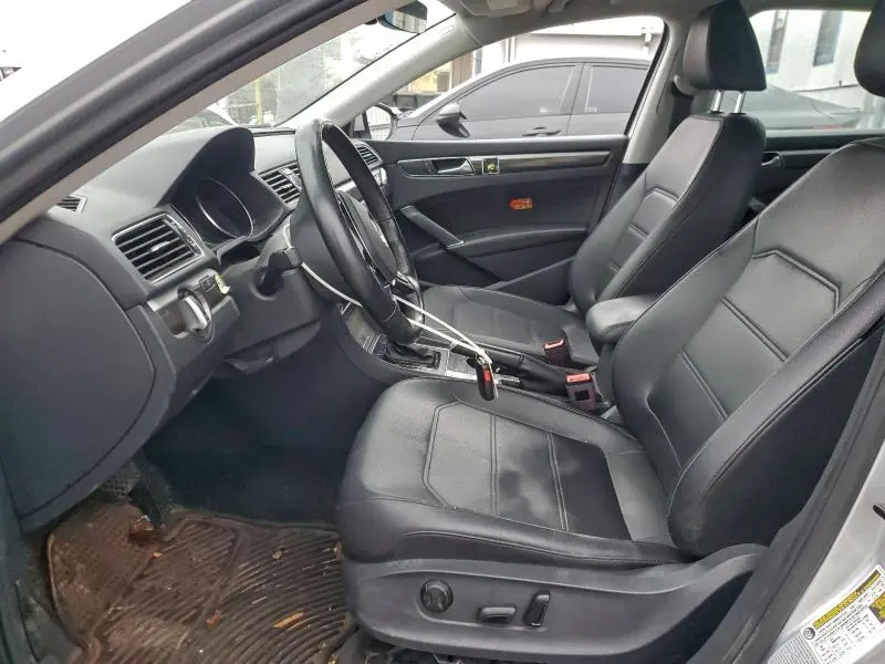 2017 VOLKSWAGEN PASSAT SE  