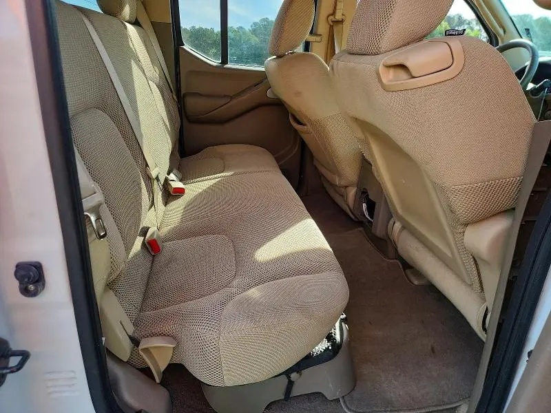 2010 NISSAN FRONTIER SE V6  