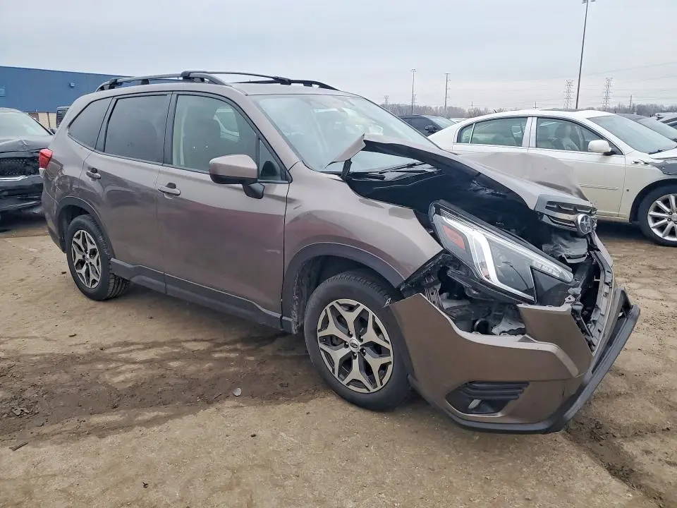 2022 SUBARU FORESTER PREMIUM  