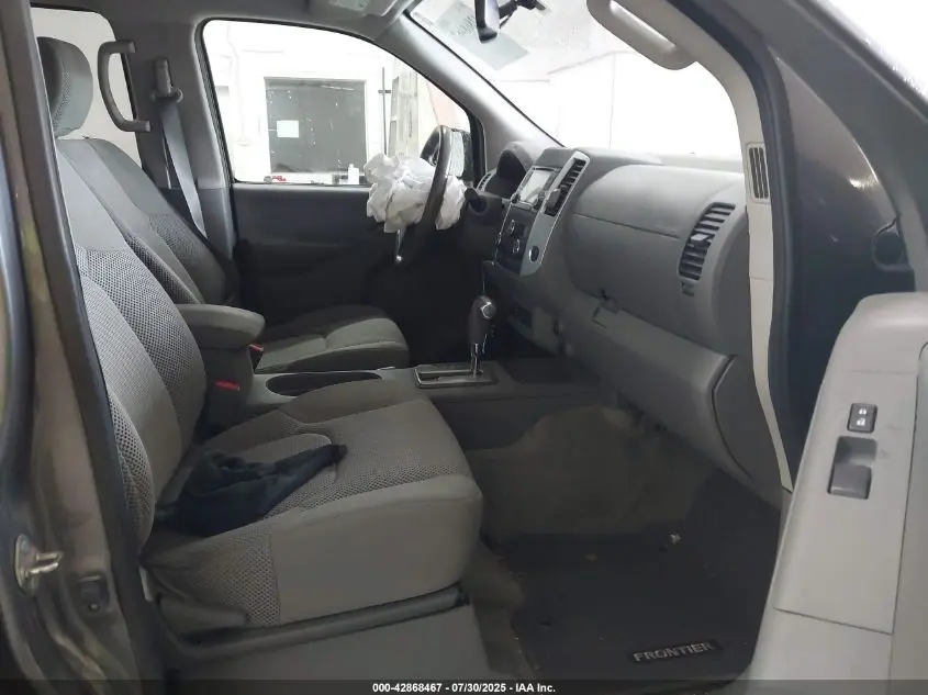 2017 NISSAN FRONTIER SV
