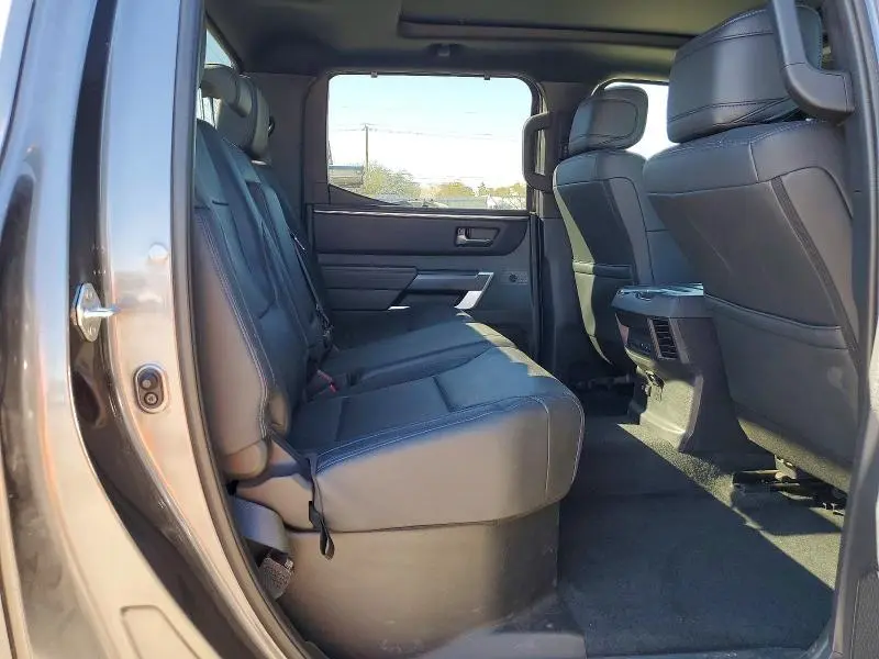 2025 TOYOTA TUNDRA PLATINUM  