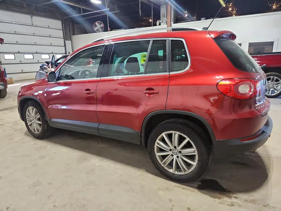 2011 VOLKSWAGEN TIGUAN S  