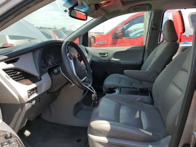 2017 TOYOTA SIENNA XLE  