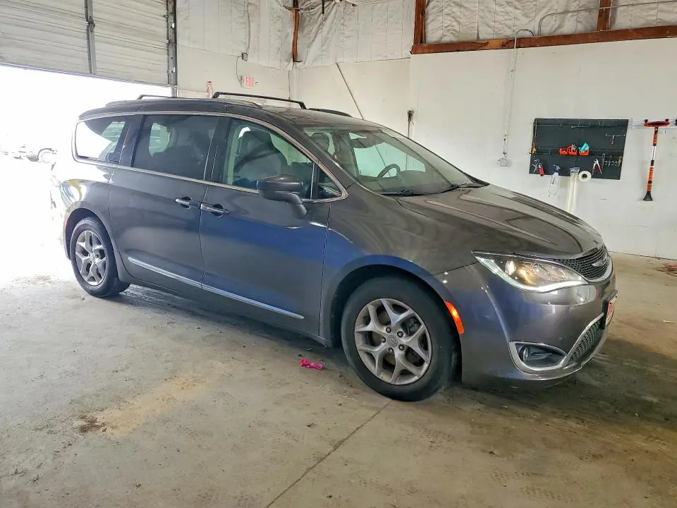 2017 CHRYSLER PACIFICA TOURING L PLUS  