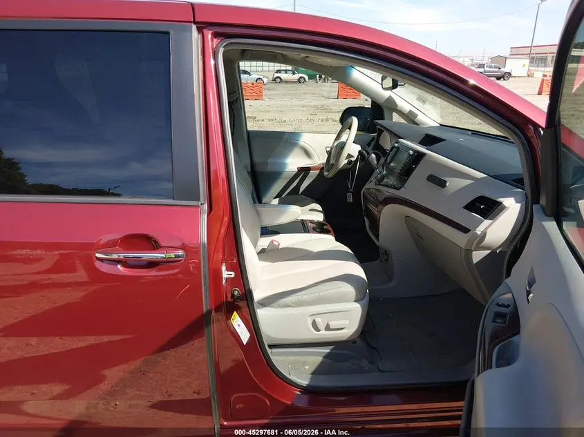 2013 TOYOTA SIENNA XLE V6 8 PASSENGER