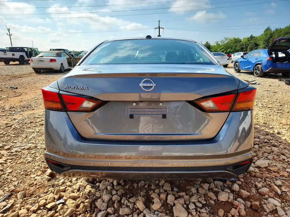 2025 NISSAN ALTIMA SV  