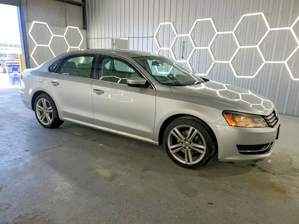 2014 VOLKSWAGEN PASSAT SE  