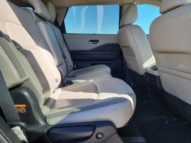 2022 NISSAN PATHFINDER SL  